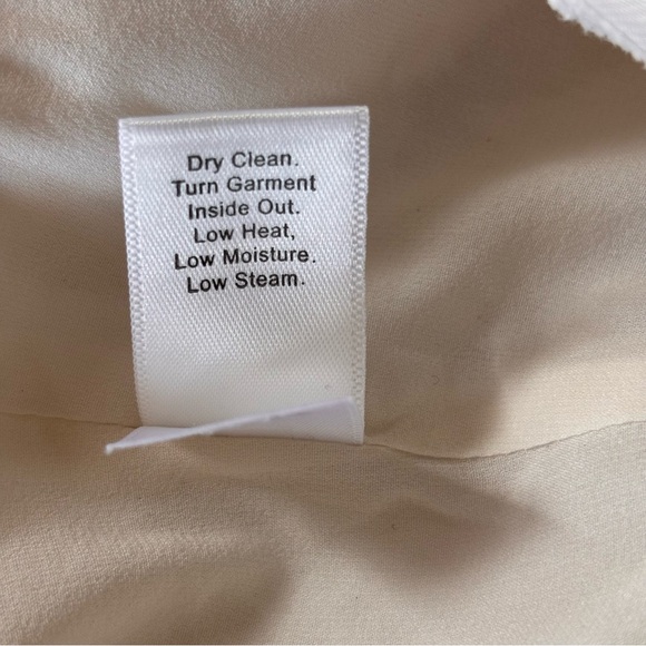 St. John Cream White Geometric Short Sleeve V-Neck Tunic Blouse - Sz Small EUC - Picture 10 of 13